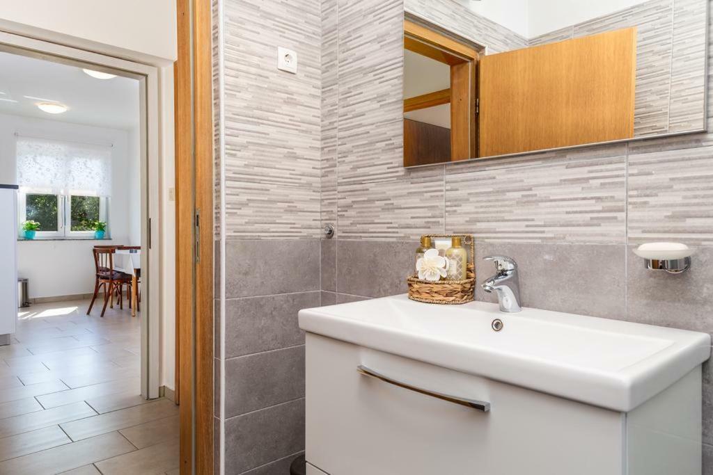 Apartment Roza, Sea View, Free Parking Ичичи Экстерьер фото