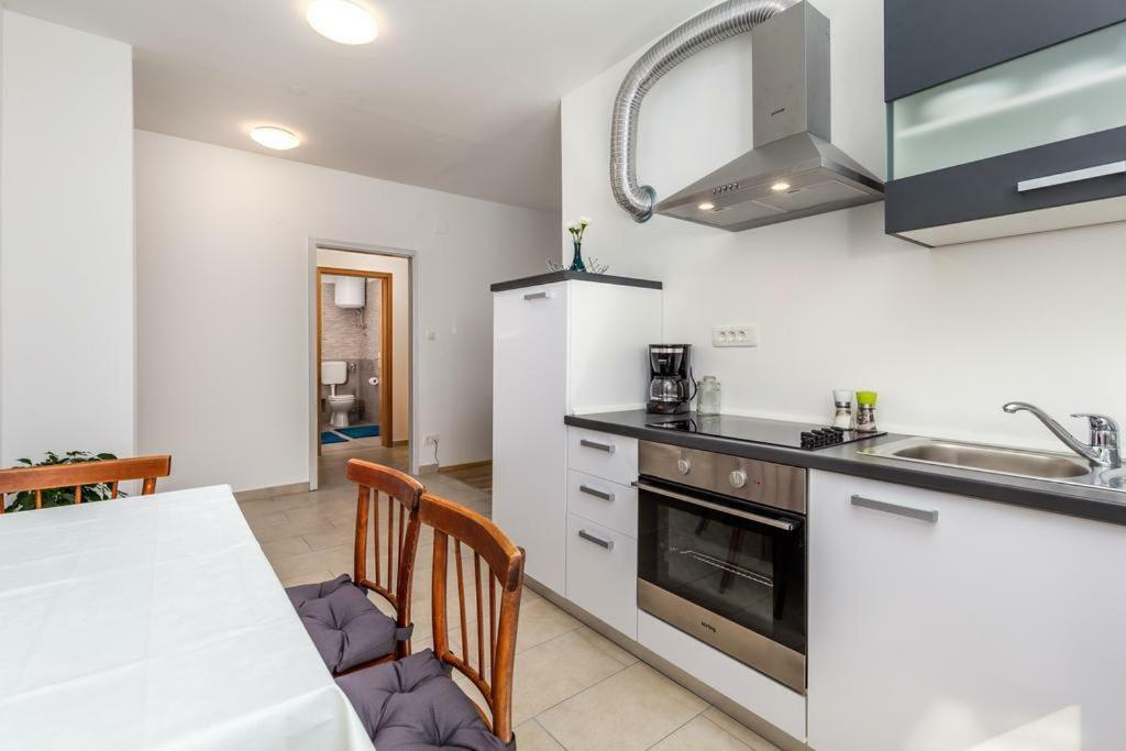 Apartment Roza, Sea View, Free Parking Ичичи Экстерьер фото