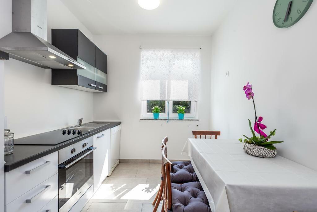 Apartment Roza, Sea View, Free Parking Ичичи Экстерьер фото